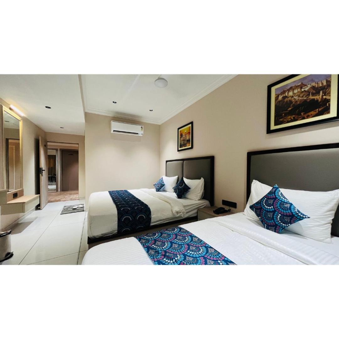 Hotel Royal Town Ahmedabad Eksteriør bilde