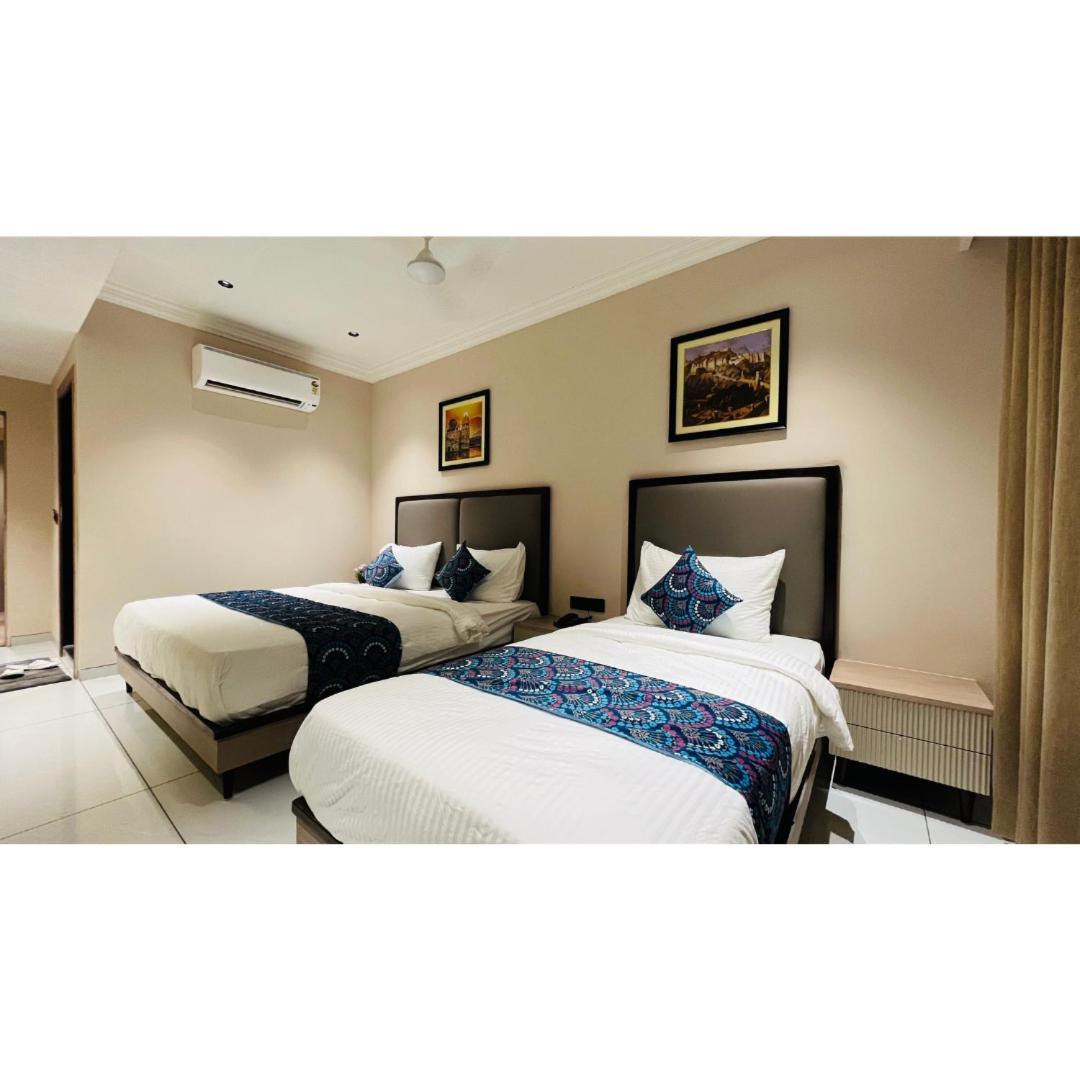Hotel Royal Town Ahmedabad Eksteriør bilde