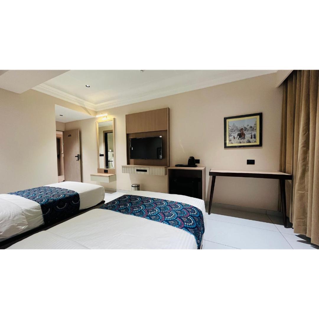 Hotel Royal Town Ahmedabad Eksteriør bilde