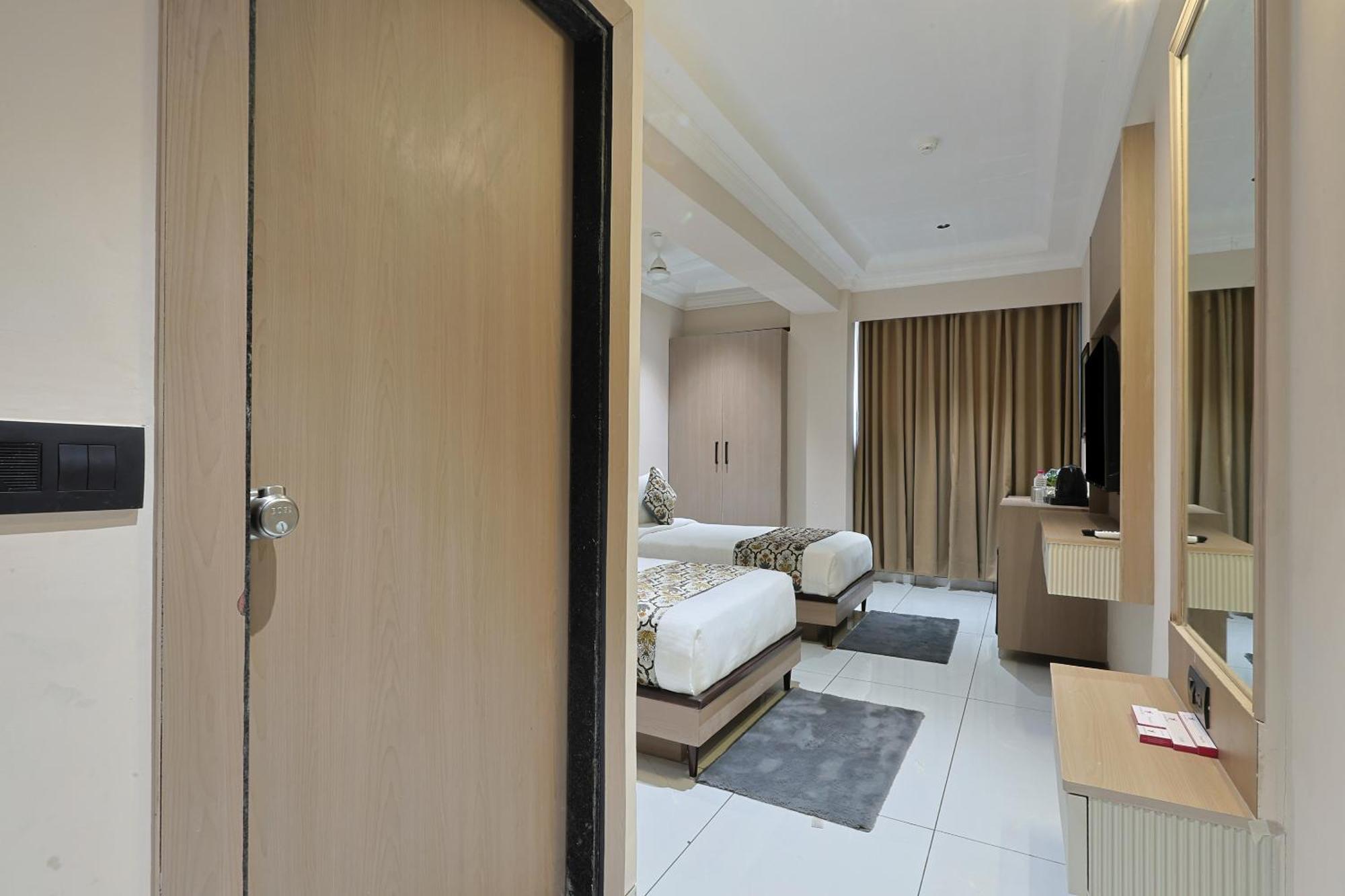 Hotel Royal Town Ahmedabad Eksteriør bilde