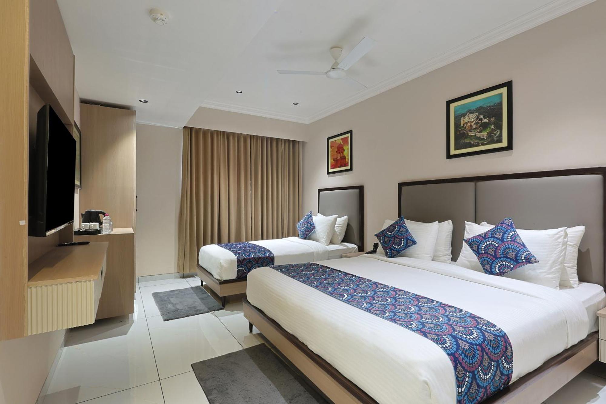 Hotel Royal Town Ahmedabad Eksteriør bilde