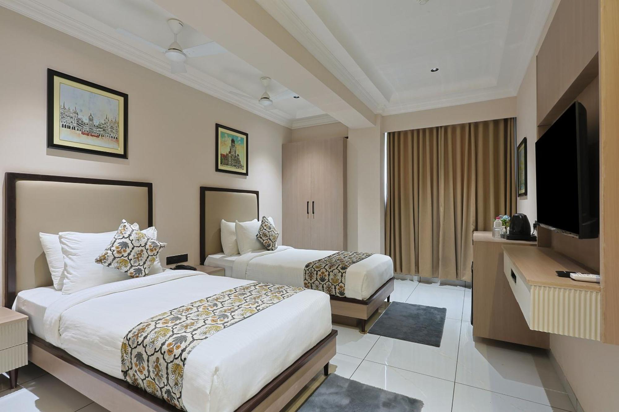 Hotel Royal Town Ahmedabad Eksteriør bilde