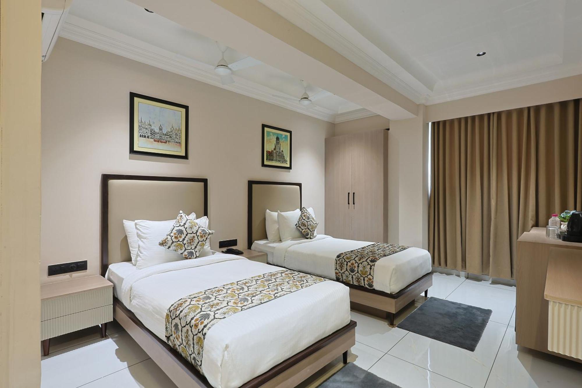 Hotel Royal Town Ahmedabad Eksteriør bilde