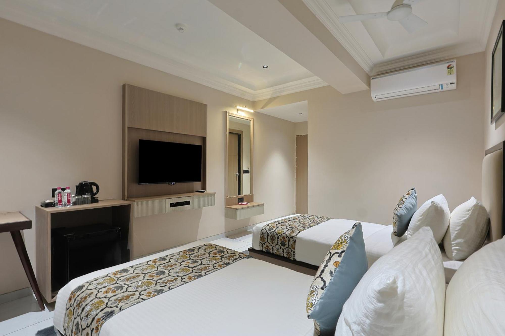 Hotel Royal Town Ahmedabad Eksteriør bilde