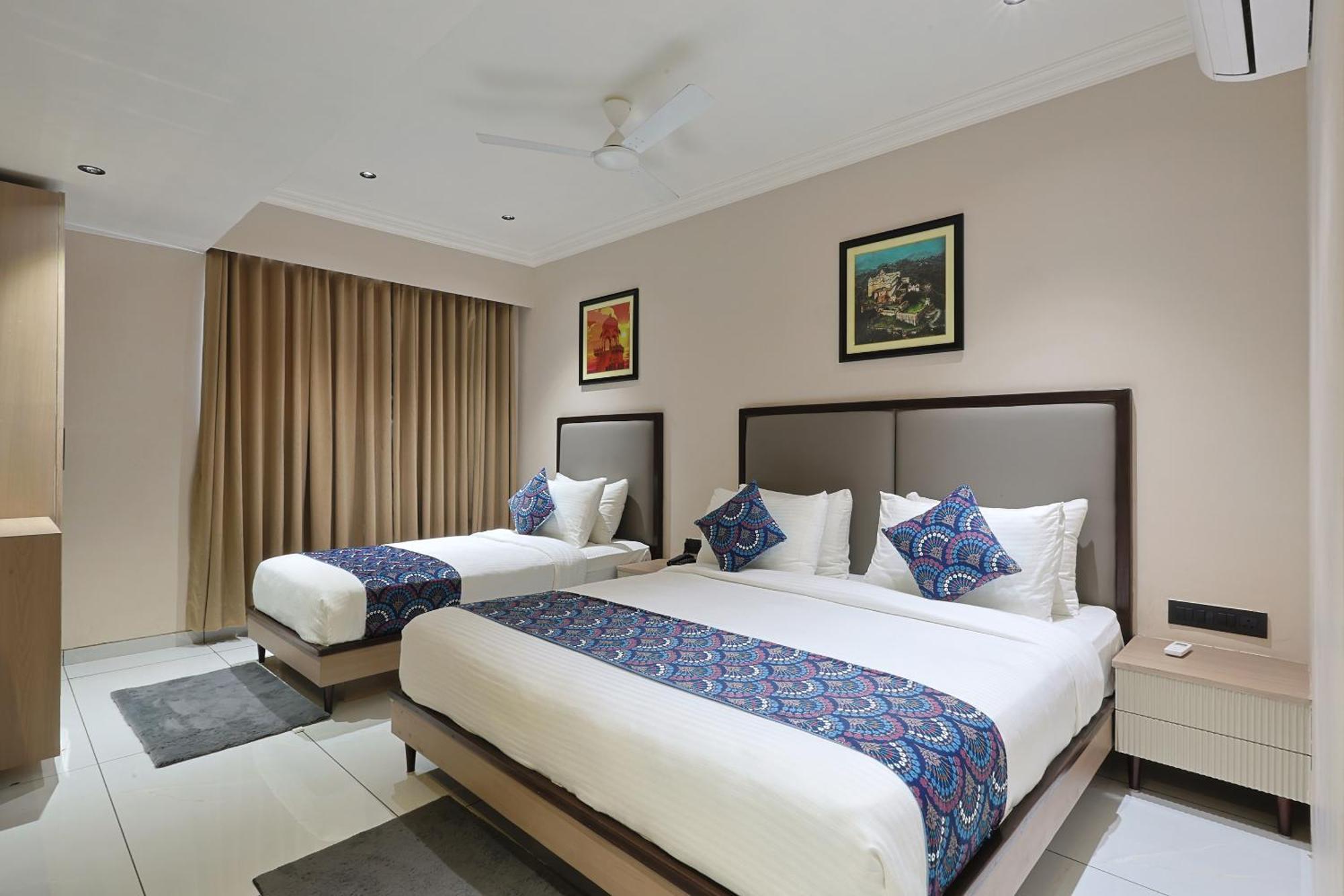 Hotel Royal Town Ahmedabad Eksteriør bilde