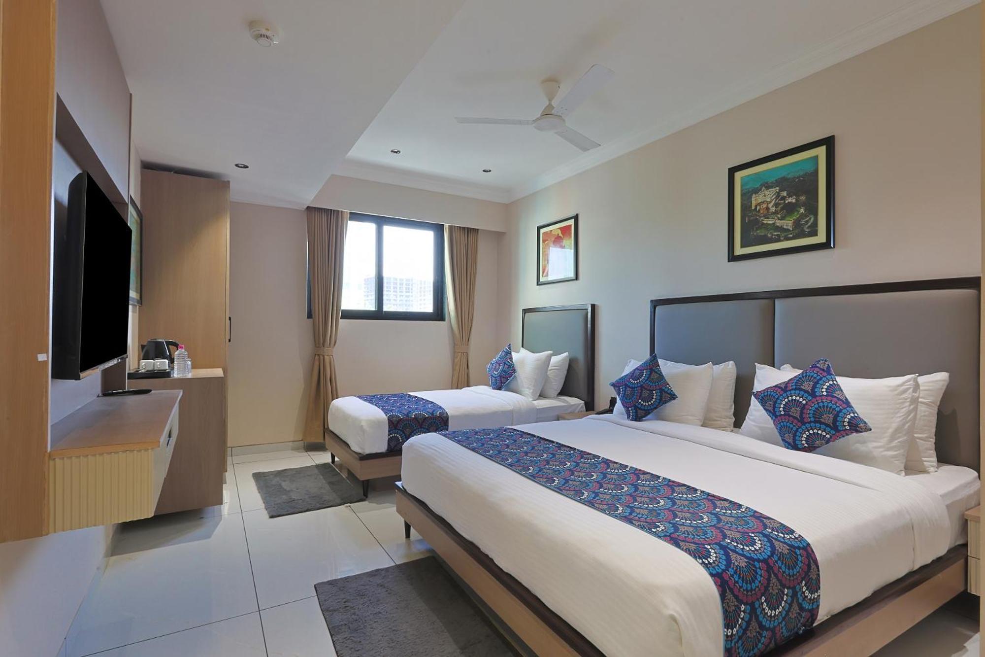 Hotel Royal Town Ahmedabad Eksteriør bilde