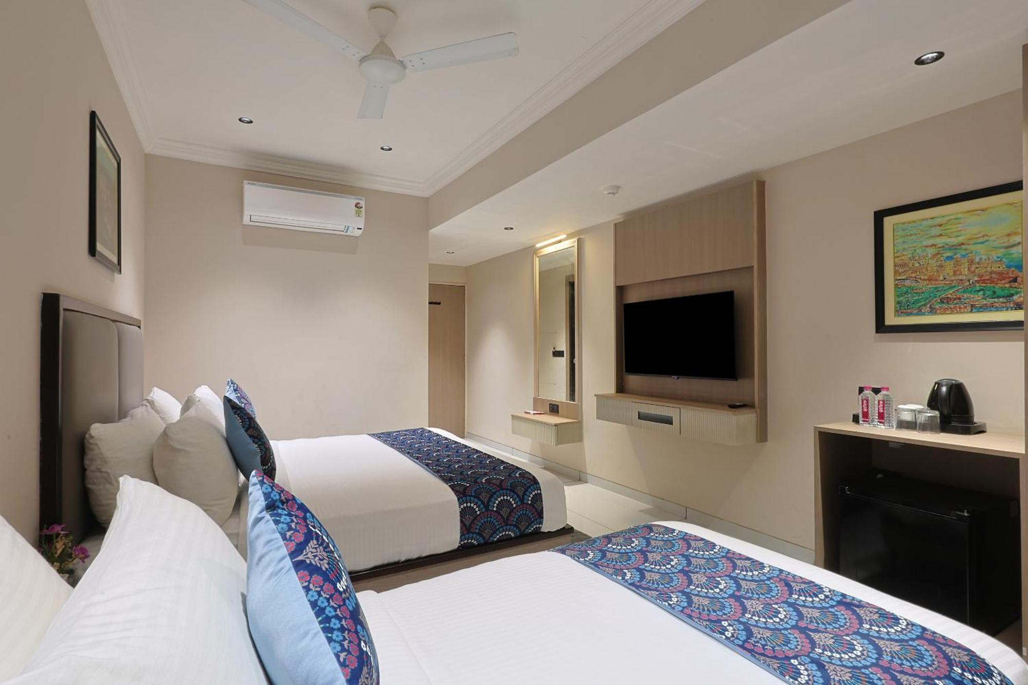Hotel Royal Town Ahmedabad Eksteriør bilde
