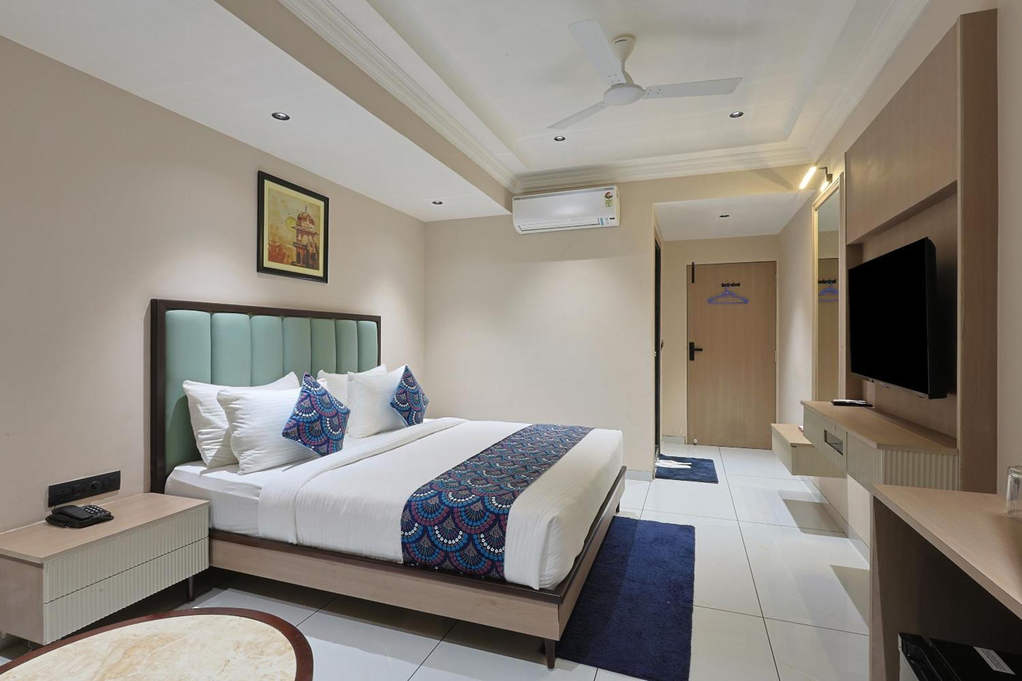Hotel Royal Town Ahmedabad Eksteriør bilde