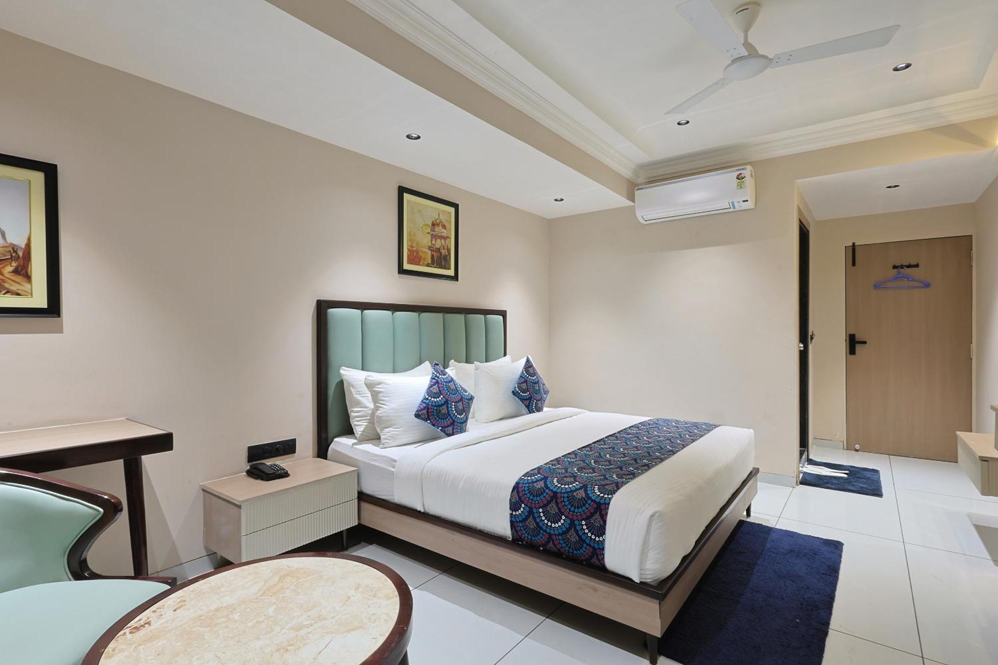 Hotel Royal Town Ahmedabad Eksteriør bilde