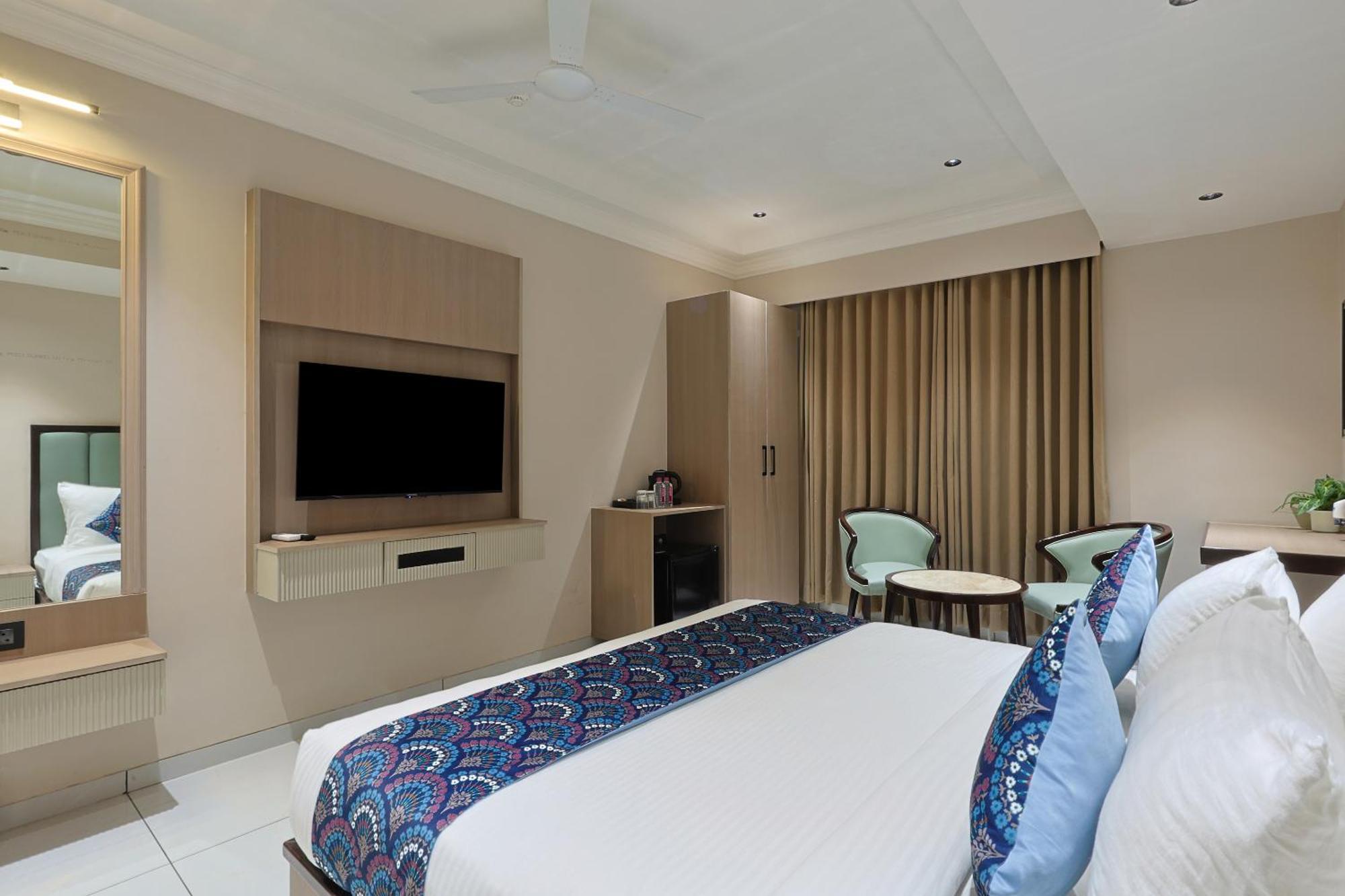 Hotel Royal Town Ahmedabad Eksteriør bilde