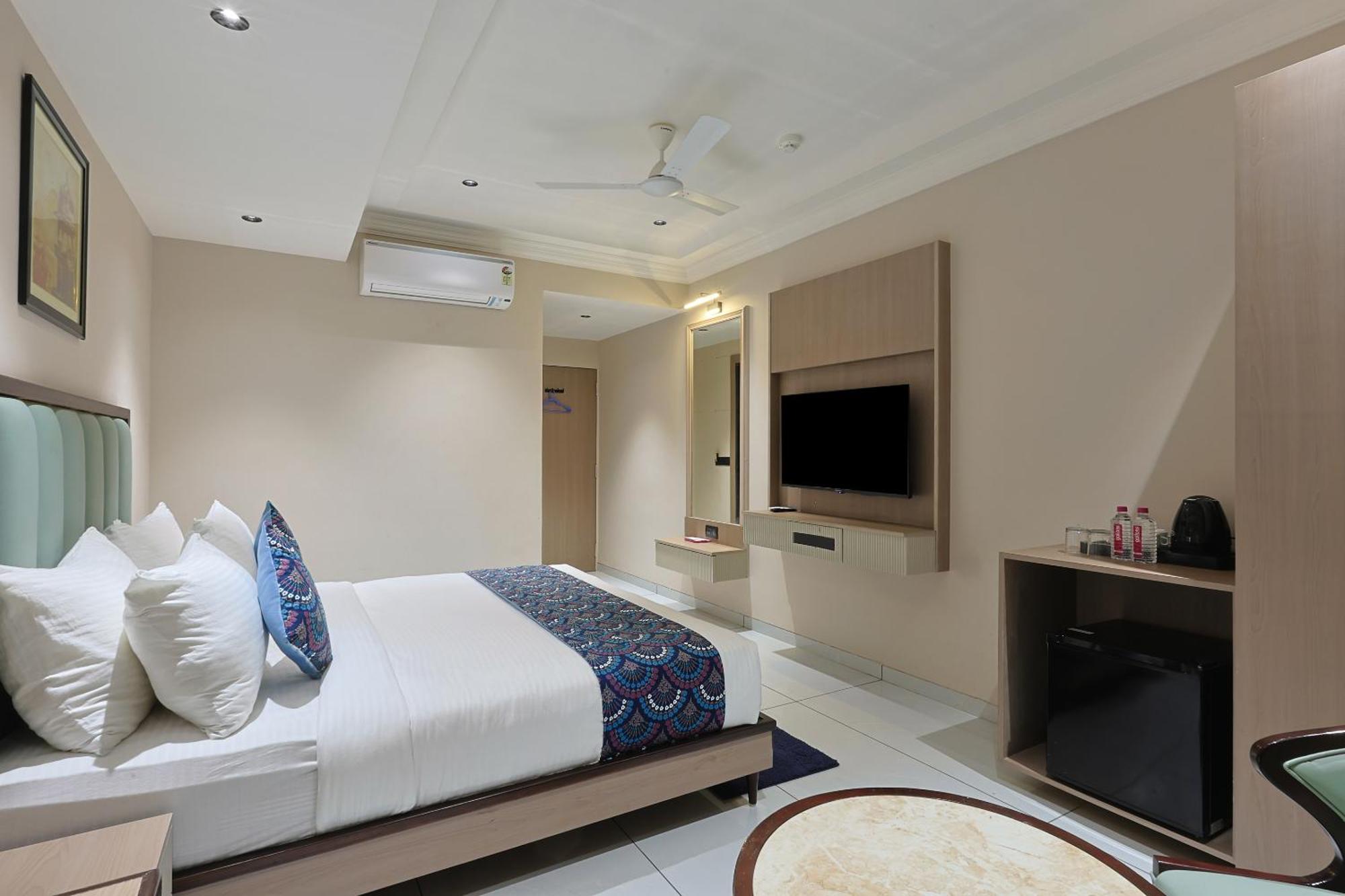 Hotel Royal Town Ahmedabad Eksteriør bilde